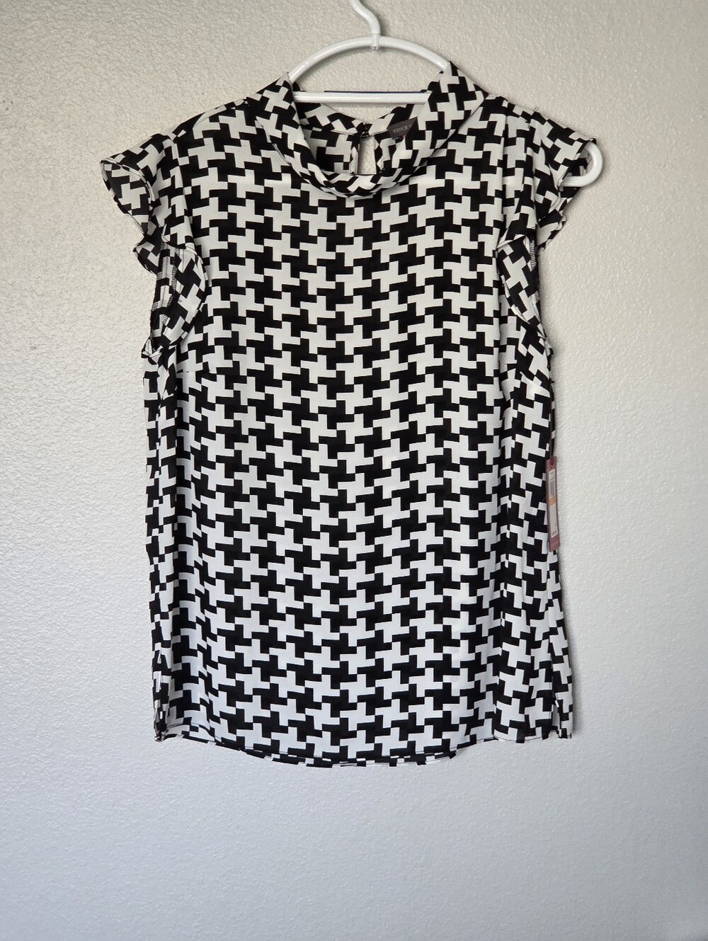Vince Camuto Black and White Geometric Flutter-Sleeve Blouse